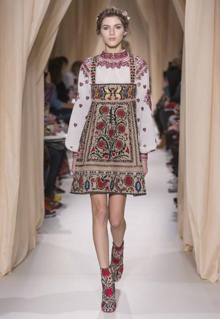 Valentino enamora con su colección de Alta Costura de Primavera 2015