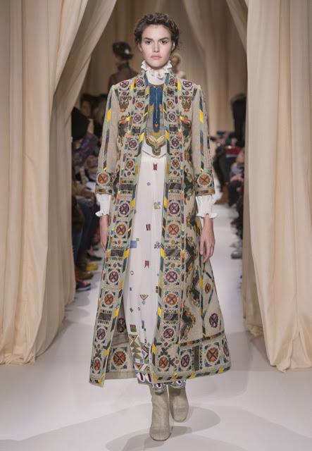 Valentino enamora con su colección de Alta Costura de Primavera 2015