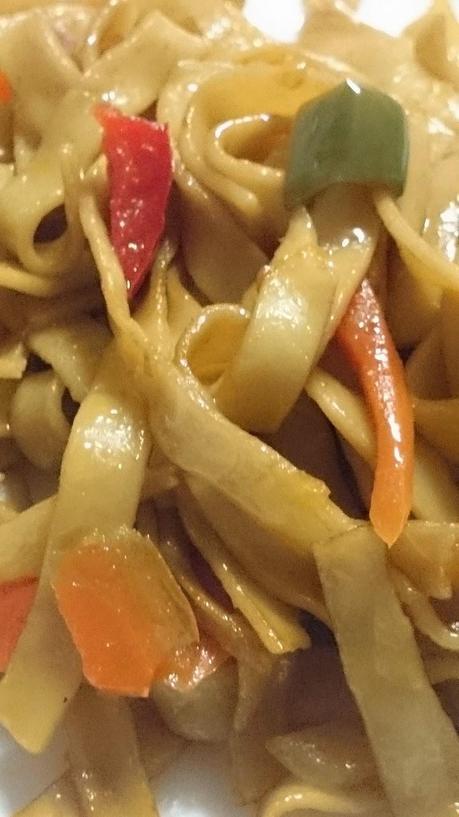 Tallarines orientales con verduritas Tallarines orientales con verduritas