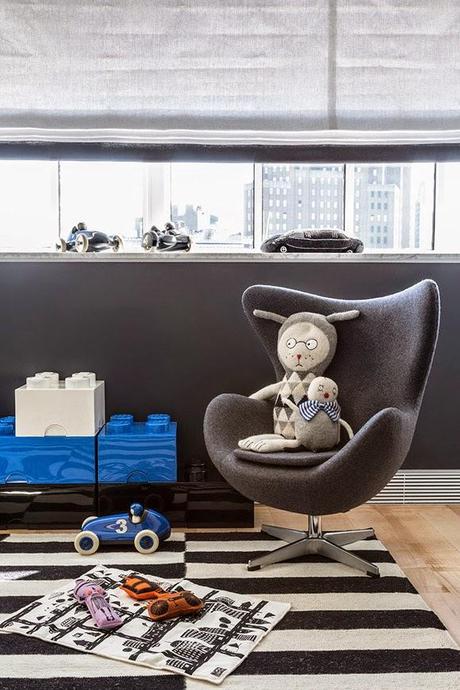 UN DORMITORIO INFANTIL EN WHITE & BLACK CON UN TOQUE DE AZUL Y AMARILLO UN DORMITORIO INFANTIL EN WHITE & BLACK CON UN TOQUE DE AZUL Y AMARILLO