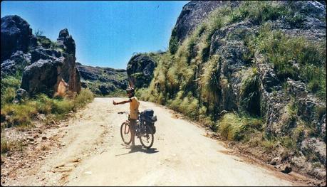 A rodar, a rodar, a rodar y a rodar mi vida... A rodar, a rodar, a rodar y a rodar mi vida...