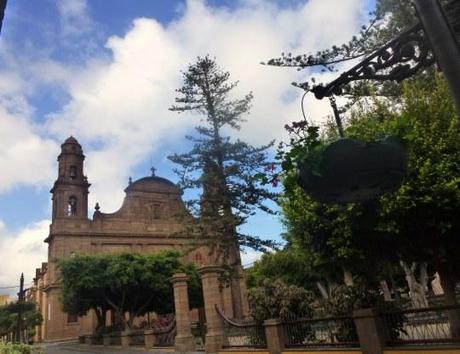 Gáldar: “La Ciudad de los Caballeros y de Arístides Moreno” Iglesia de Santiago