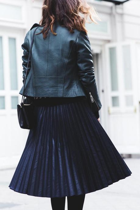 Pleated_Skirt-Striped_Sweater-APC_Paris-Green_Biker_Jacket-Reiss_Fashion-Outfit-Street_Style-11