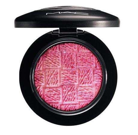 Lightness Of Being de M·A·C, se acerca la primavera detalle colorete Mineralize Blush