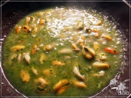 Mejillones en salsa verde Mejillones en salsa verde