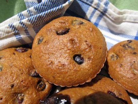 Magdalenas integrales de arándanos y chocolate magdalenas-integrales-de-arandanos-y-chocolate-