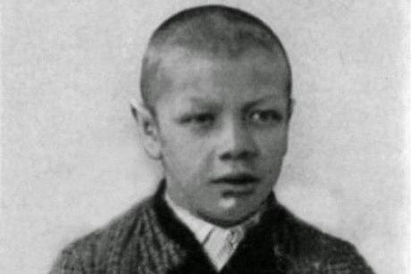 El único hombre que fue enano y gigante en su vida. El único hombre que fue enano y gigante en su vida.