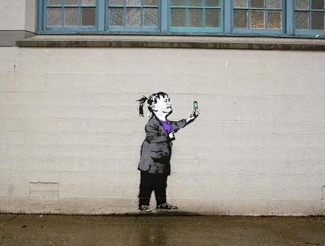 Street art y redes sociales en los irónicos graffitis de iHeart
