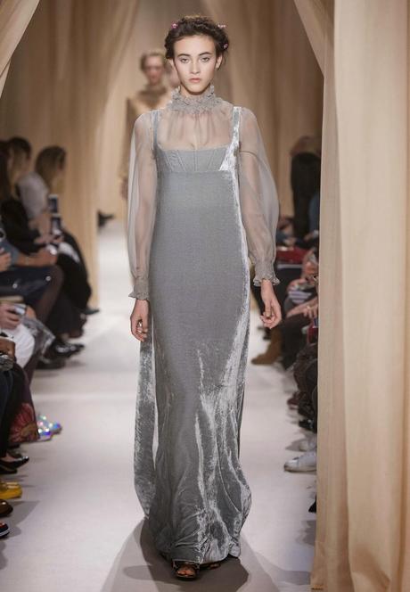 Vestido en terciopelo de Valentino ideal para invitada Vestido en terciopelo de Valentino ideal para invitada