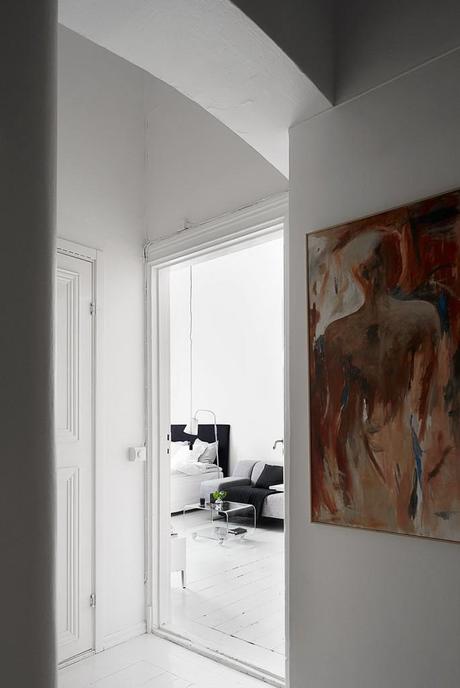 Un estudio decorado en gris y rosa Un estudio decorado en gris y rosa