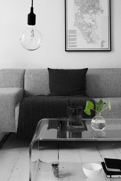 Un estudio decorado en gris y rosa Un estudio decorado en gris y rosa