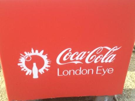 Coca-Cola patrocinará “the London Eye”, la noria más destacada de la capital británica. Coca-Cola patrocinará “the London Eye”, la noria más destacada de la capital británica.