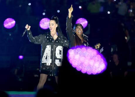 Katy Perry actúa en el Halftime de la Super Bowl