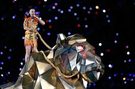 Katy Perry actúa en el Halftime de la Super Bowl