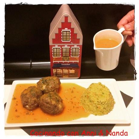 BOLAS BELGAS DE CARNE CON SALSA DE TOMATE BOLAS BELGAS DE CARNE CON SALSA DE TOMATE