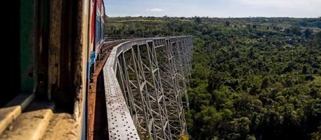 Hsipaw y los trenes en Myanmar Hsipaw y los trenes en Myanmar