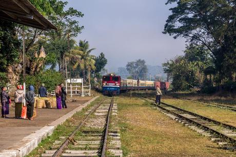 Que viene el tren! Hsipaw Que viene el tren! Hsipaw