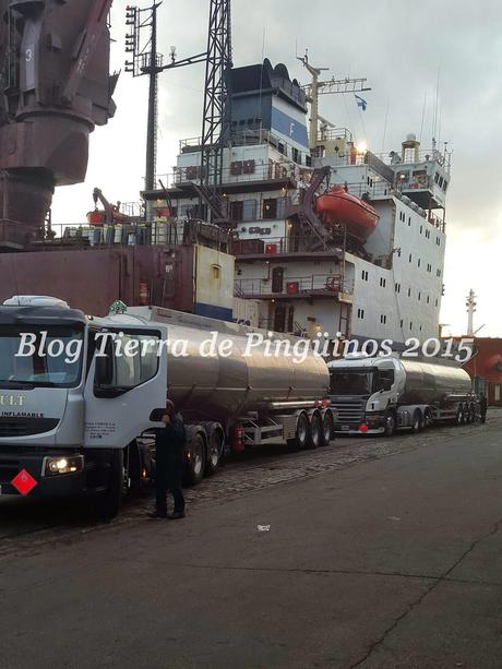 EL BUQUE POLAR VASILIYN GOLOVNIN SE ENCUENTRA APROVISONANDO LAS BASES ANTÁRTICAS ARGENTINAS EL BUQUE POLAR VASILIYN GOLOVNIN SE ENCUENTRA APROVISONANDO LAS BASES ANTÁRTICAS ARGENTINAS
