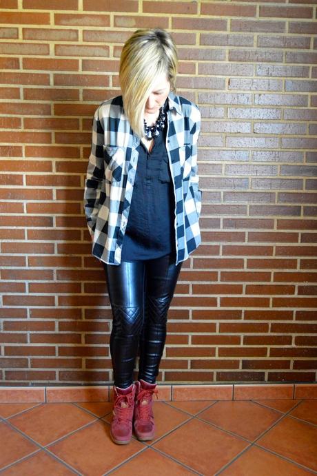 CUADROS, PIEL Y SNEAKERS. BLANCO, ROJO Y NEGRO. CUADROS, PIEL Y SNEAKERS. BLANCO, ROJO Y NEGRO.