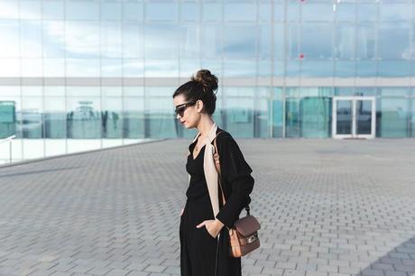 MANGO SPRING-SUMMER 080_Mango_Spring_Summer-Palazzo_Trouusers-Trench_Coat-TOtal_Black-Outfit-Collage_Vintage-Street_style-47