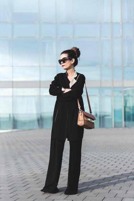 MANGO SPRING-SUMMER 080_Mango_Spring_Summer-Palazzo_Trouusers-Trench_Coat-TOtal_Black-Outfit-Collage_Vintage-Street_style-26