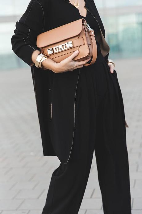 MANGO SPRING-SUMMER 080_Mango_Spring_Summer-Palazzo_Trouusers-Trench_Coat-TOtal_Black-Outfit-Collage_Vintage-Street_style-10