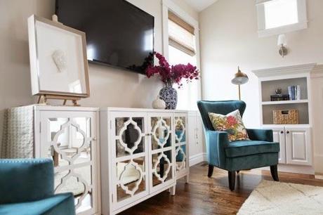 Una practica sala de estar y oficina Una practica sala de estar y oficina