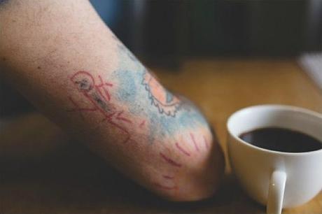 Padre se tatúa los dibujos de su hijo desde que tenía 4 años Padre se tatúa los dibujos de su hijo desde que tenía 4 años