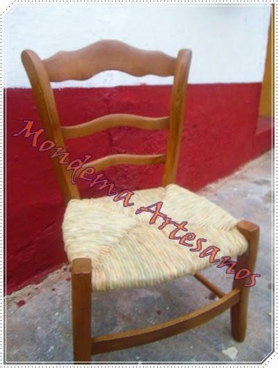 Arreglo de asiento de enea y limpieza de silla