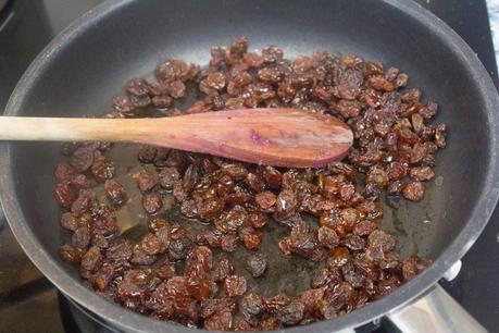 lombarda con manzana, pasas y nueces al crujiente de cebolla lombarda con manzana, pasas y nueces al crujiente de cebolla
