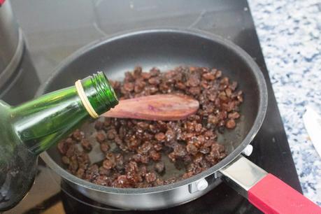 lombarda con manzana, pasas y nueces al crujiente de cebolla lombarda con manzana, pasas y nueces al crujiente de cebolla