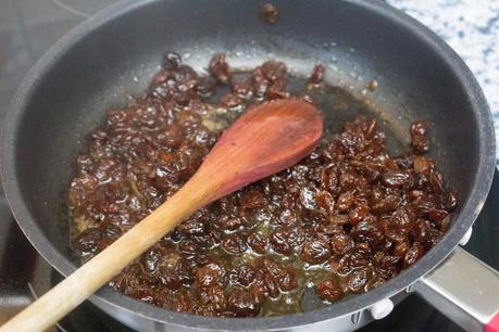 lombarda con manzana, pasas y nueces al crujiente de cebolla lombarda con manzana, pasas y nueces al crujiente de cebolla