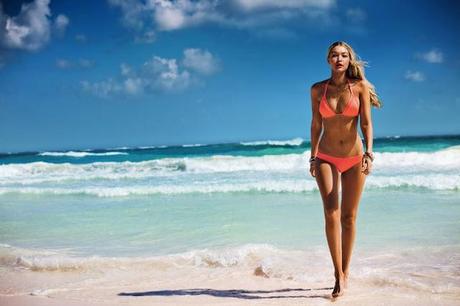 Gigi Hadid posa en la playa para Seafolly