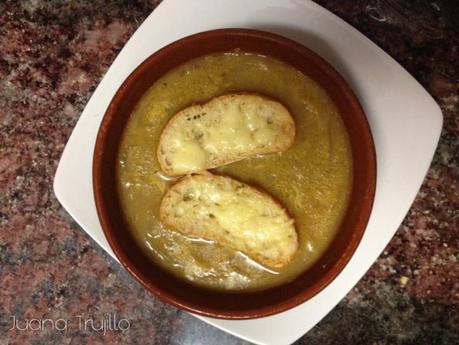 sopa de cebolla gratinada al oporto