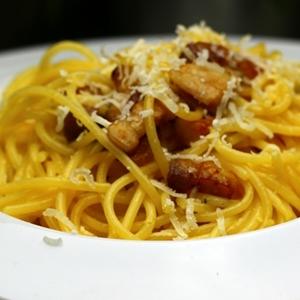 Salsa carbonara original. La receta tradicional Salsa carbonara original. La receta tradicional