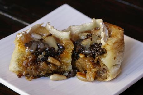 Volovanes Rellenos de Morcilla con Cebolla Caramelizada y Queso de Cabra Volovanes Rellenos de Morcilla con Cebolla Caramelizada y Queso de Cabra