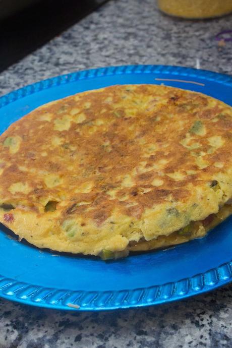 tortilla de espárragos verdes, patatas fritas, chorizo, salchichas y queso tortilla de espárragos verdes, patatas fritas, chorizo, salchichas y queso