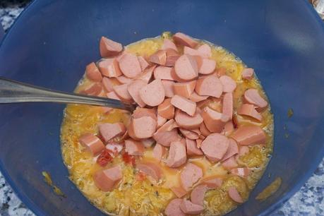 tortilla de espárragos verdes, patatas fritas, chorizo, salchichas y queso tortilla de espárragos verdes, patatas fritas, chorizo, salchichas y queso