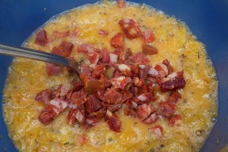 tortilla de espárragos verdes, patatas fritas, chorizo, salchichas y queso tortilla de espárragos verdes, patatas fritas, chorizo, salchichas y queso