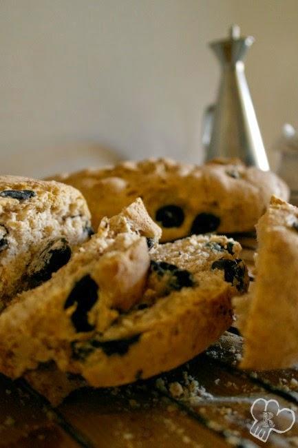 Pan de olivas negras Pan de olivas negras