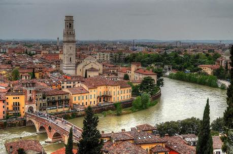 Destino 2015: Un mese sotto il cielo di un estate italiana Destino 2015: Un mese sotto il cielo di un estate italiana