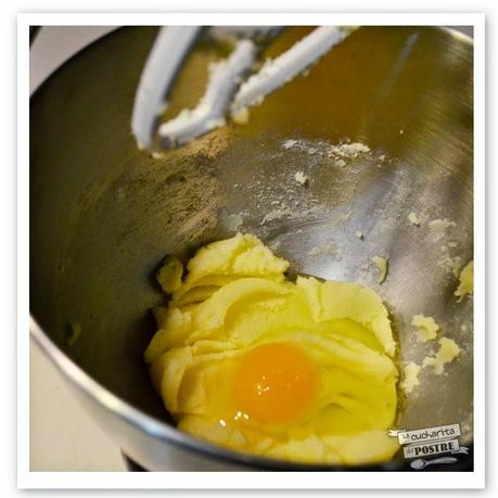 CUPCAKES DE VINO MUGA Y PASAS / RED WINE AND RAISIN CUPCAKES CUPCAKES DE VINO MUGA Y PASAS / RED WINE AND RAISIN CUPCAKES