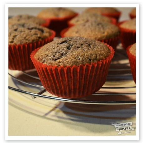 CUPCAKES DE VINO MUGA Y PASAS / RED WINE AND RAISIN CUPCAKES CUPCAKES DE VINO MUGA Y PASAS / RED WINE AND RAISIN CUPCAKES