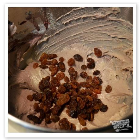 CUPCAKES DE VINO MUGA Y PASAS / RED WINE AND RAISIN CUPCAKES CUPCAKES DE VINO MUGA Y PASAS / RED WINE AND RAISIN CUPCAKES