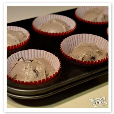 CUPCAKES DE VINO MUGA Y PASAS / RED WINE AND RAISIN CUPCAKES CUPCAKES DE VINO MUGA Y PASAS / RED WINE AND RAISIN CUPCAKES