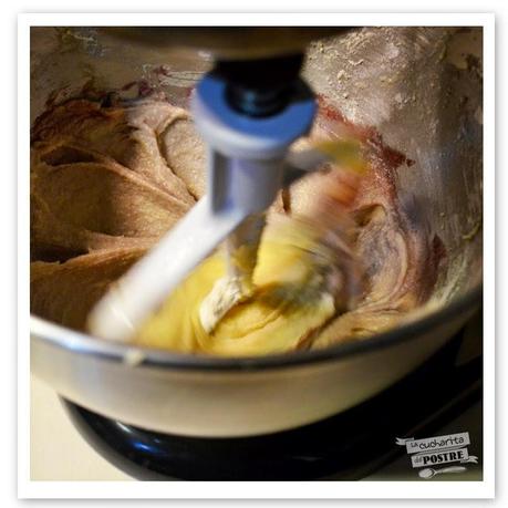 CUPCAKES DE VINO MUGA Y PASAS / RED WINE AND RAISIN CUPCAKES CUPCAKES DE VINO MUGA Y PASAS / RED WINE AND RAISIN CUPCAKES