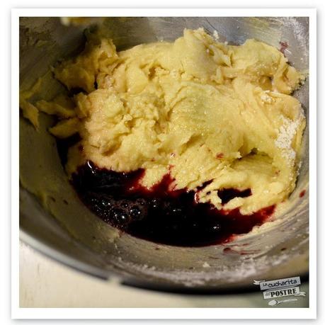 CUPCAKES DE VINO MUGA Y PASAS / RED WINE AND RAISIN CUPCAKES CUPCAKES DE VINO MUGA Y PASAS / RED WINE AND RAISIN CUPCAKES