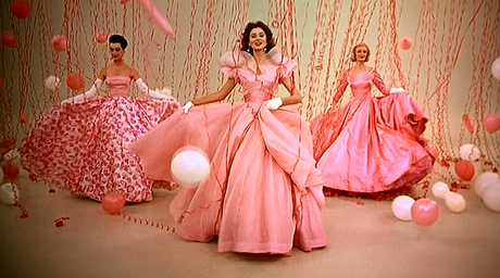Los cameos de Dovima, Suzy Parker y Sunny Harnett en Funny Face Los cameos de Dovima, Suzy Parker y Sunny Harnett en Funny Face
