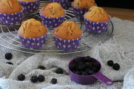 Muffins de moras silvestres con glaseado de limón Muffins de moras silvestres con glaseado de limón