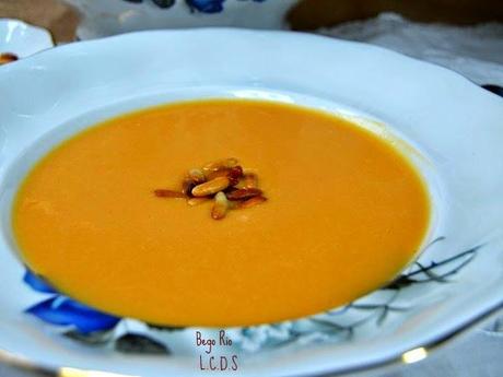 Crema de calabaza enriquecida con piñones Crema de calabaza enriquecida con piñones